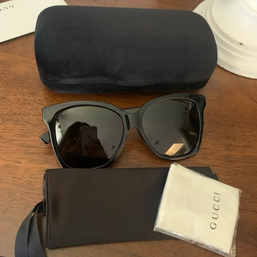 New Gucci black over size sunglasses 🖤
